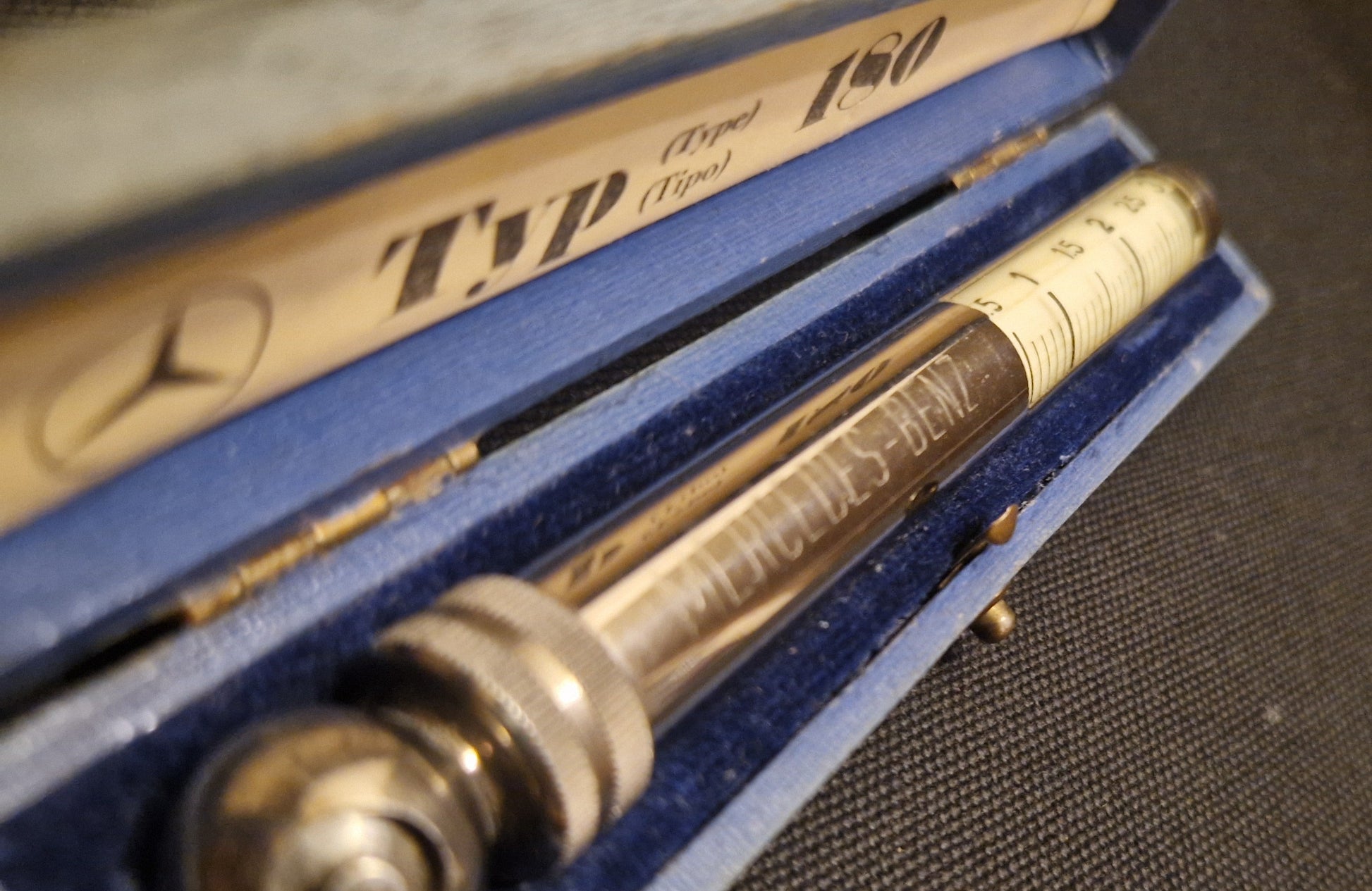 Original Mercedes-Benz Luftdruckprüfer Typ 180 von Messko Hauser – mit Box & Zertifikat - Artikelbild von Fummel & Gedöns Secondhand-Store