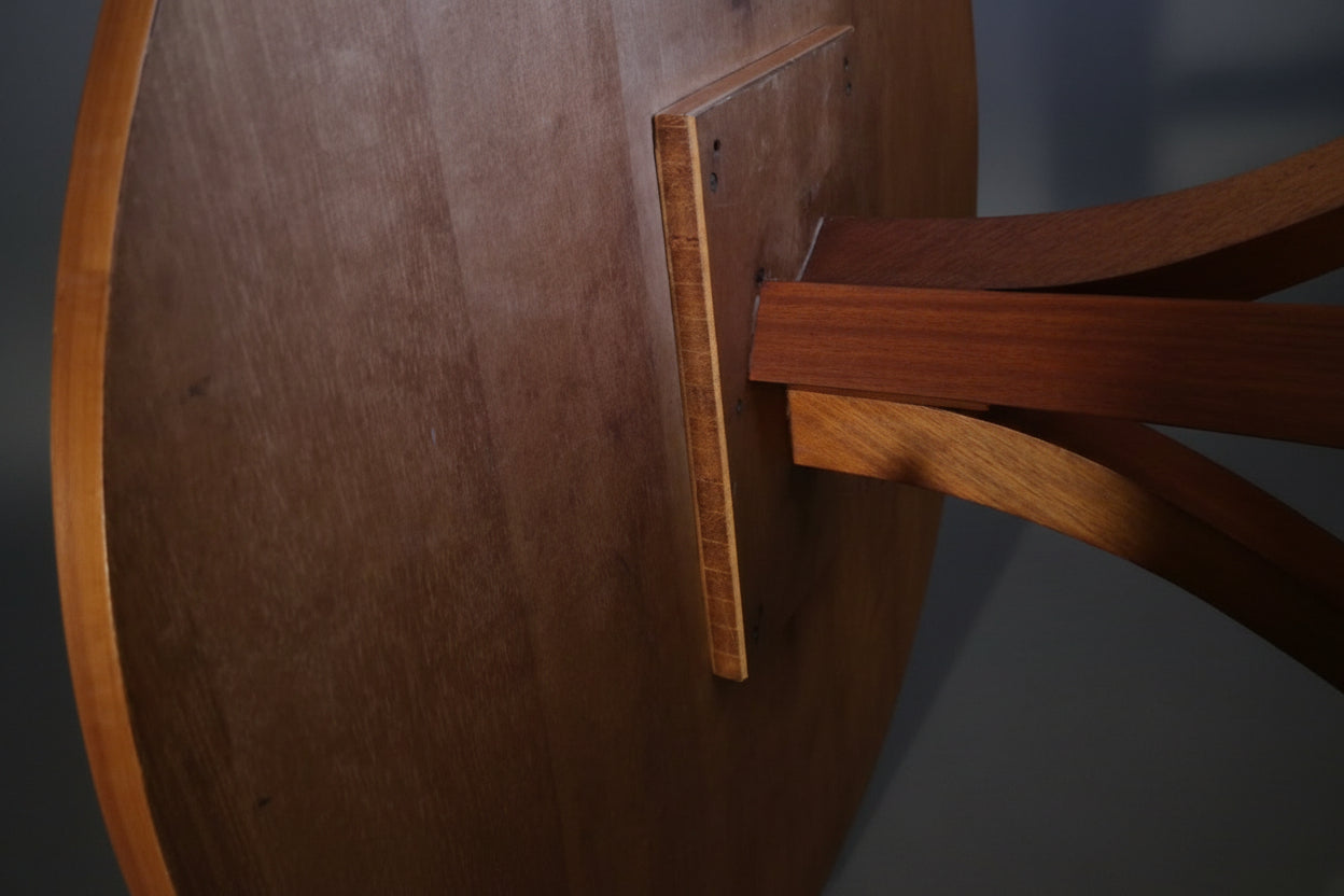 Runder Biedermeier-Wohnzimmertisch, Mahagoni furniert