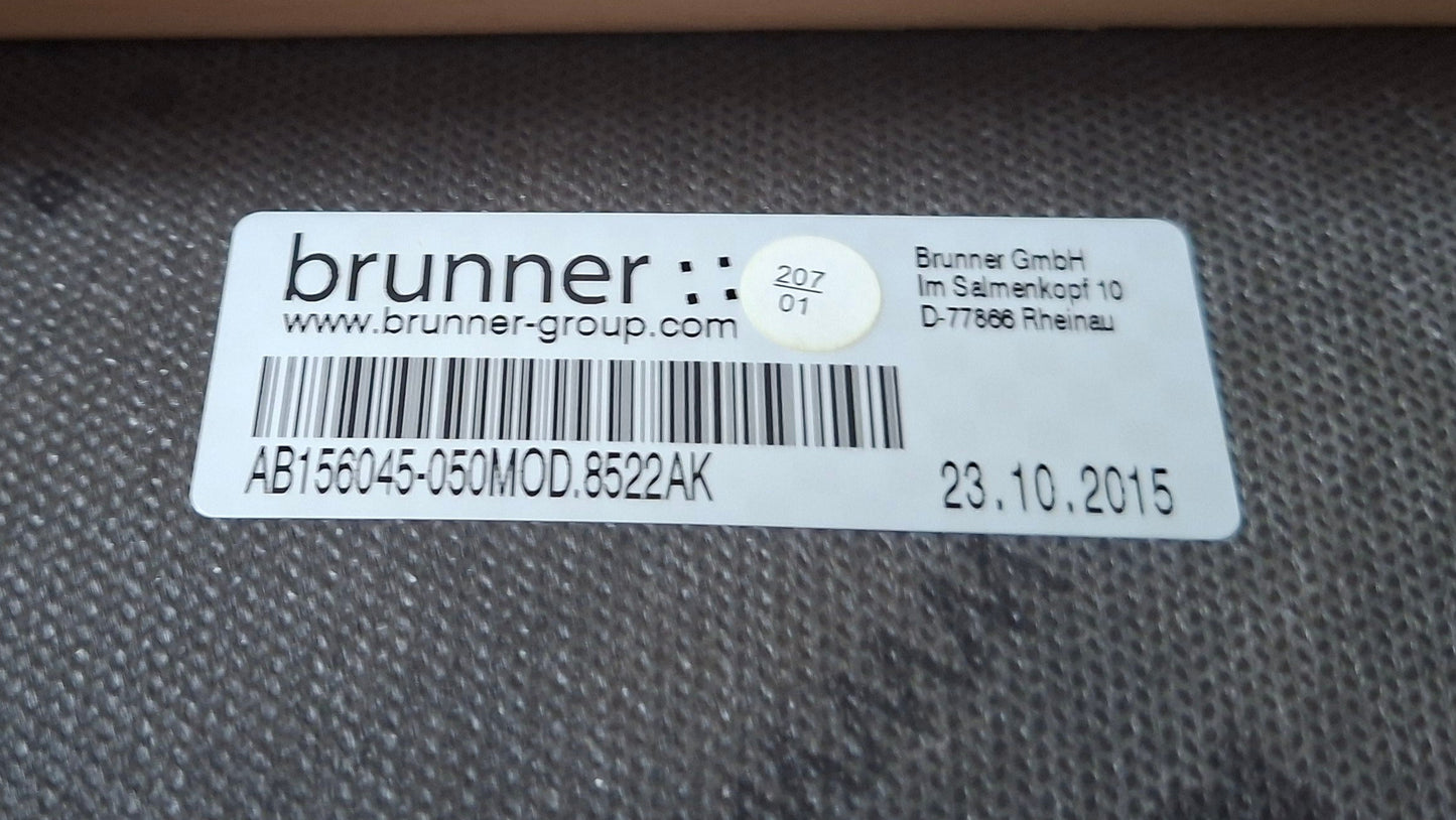 Brunner Sonato 8522 Stapelstuhl mit Armlehnen – Ahorn - Sonderanfertigung
