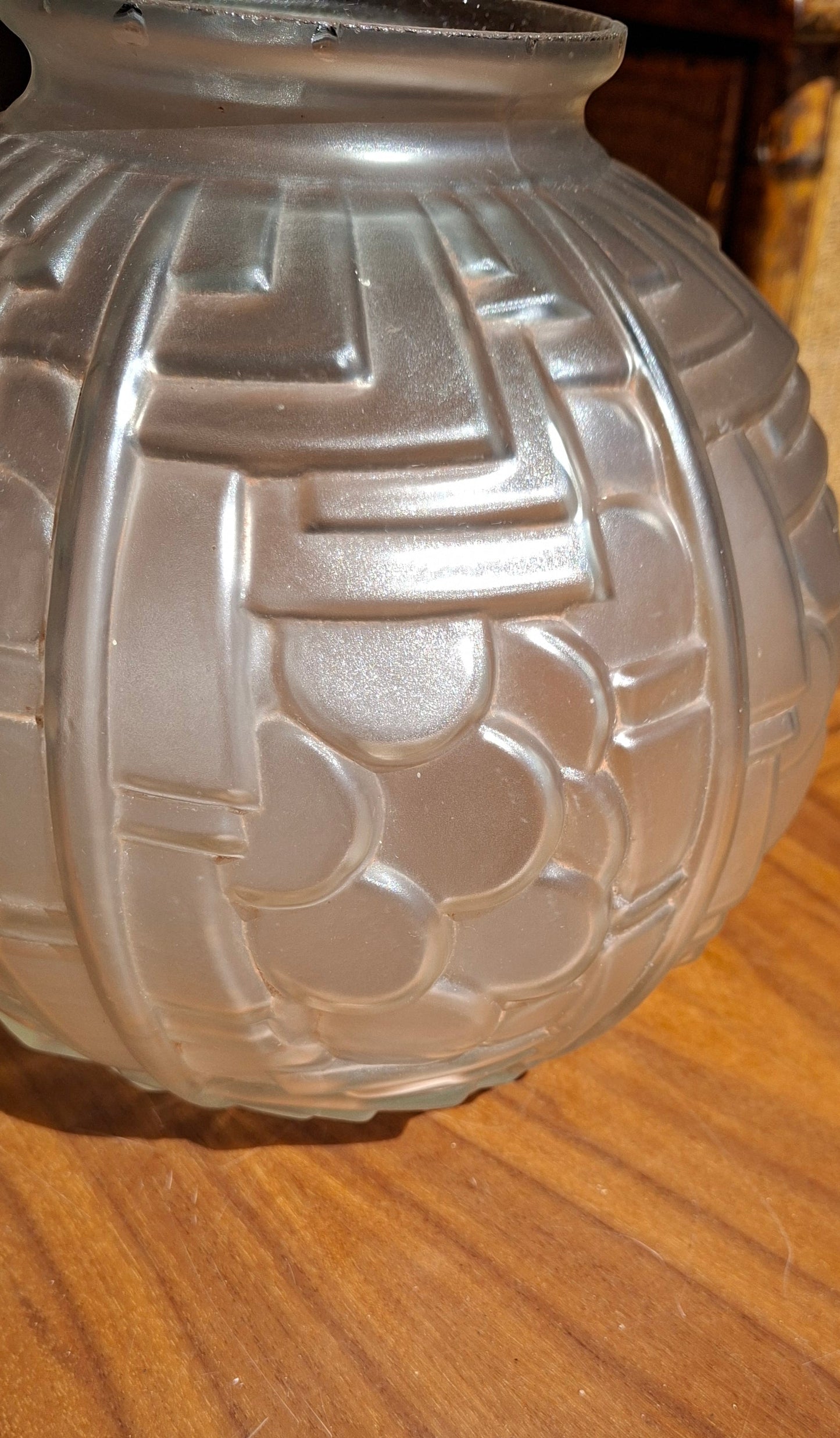Französische Art-Déco Kugelvase – satiniertes Glas – Vianne – 1930er