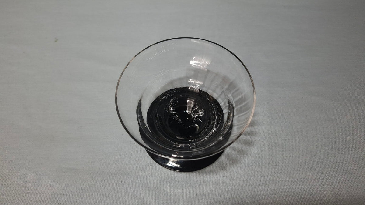 Vintage Glasschale mit schwarzem Fuß, Ansicht von oben