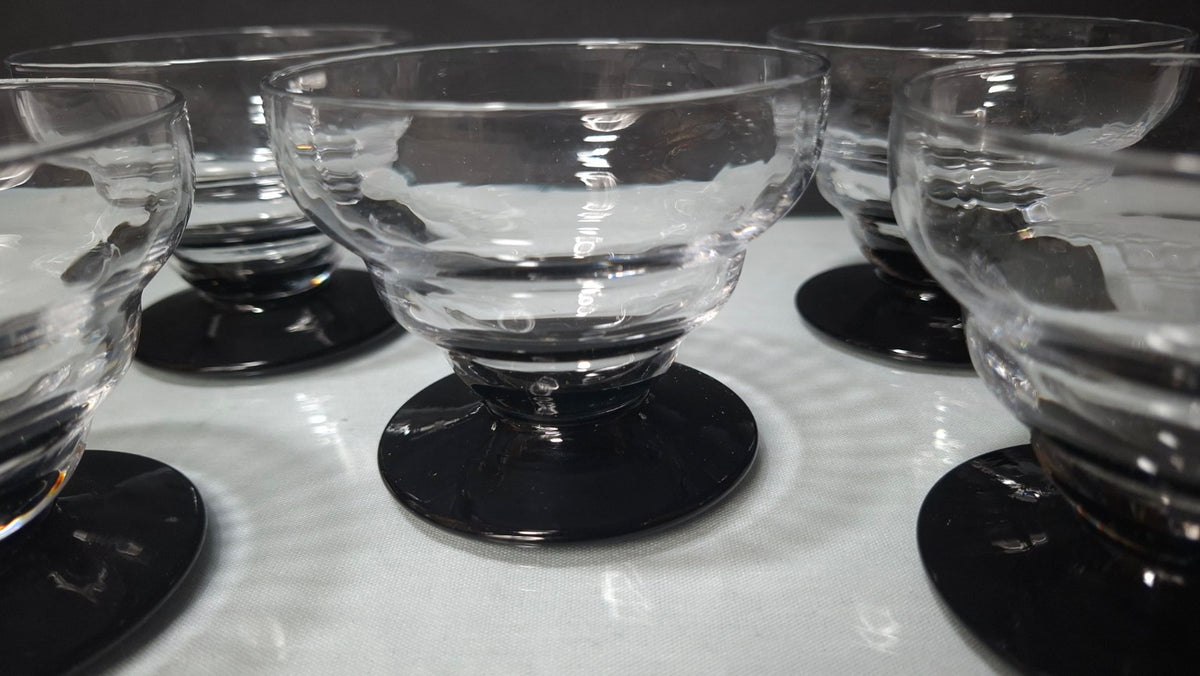 5er Set Vintage Glasschalen mit schwarzem Fuß, Detailansicht