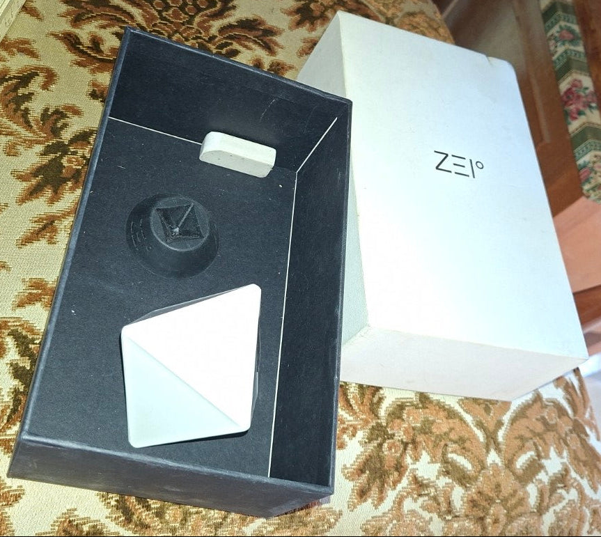 Timeular ZEI mit Zubehör in geöffneter Originalverpackung