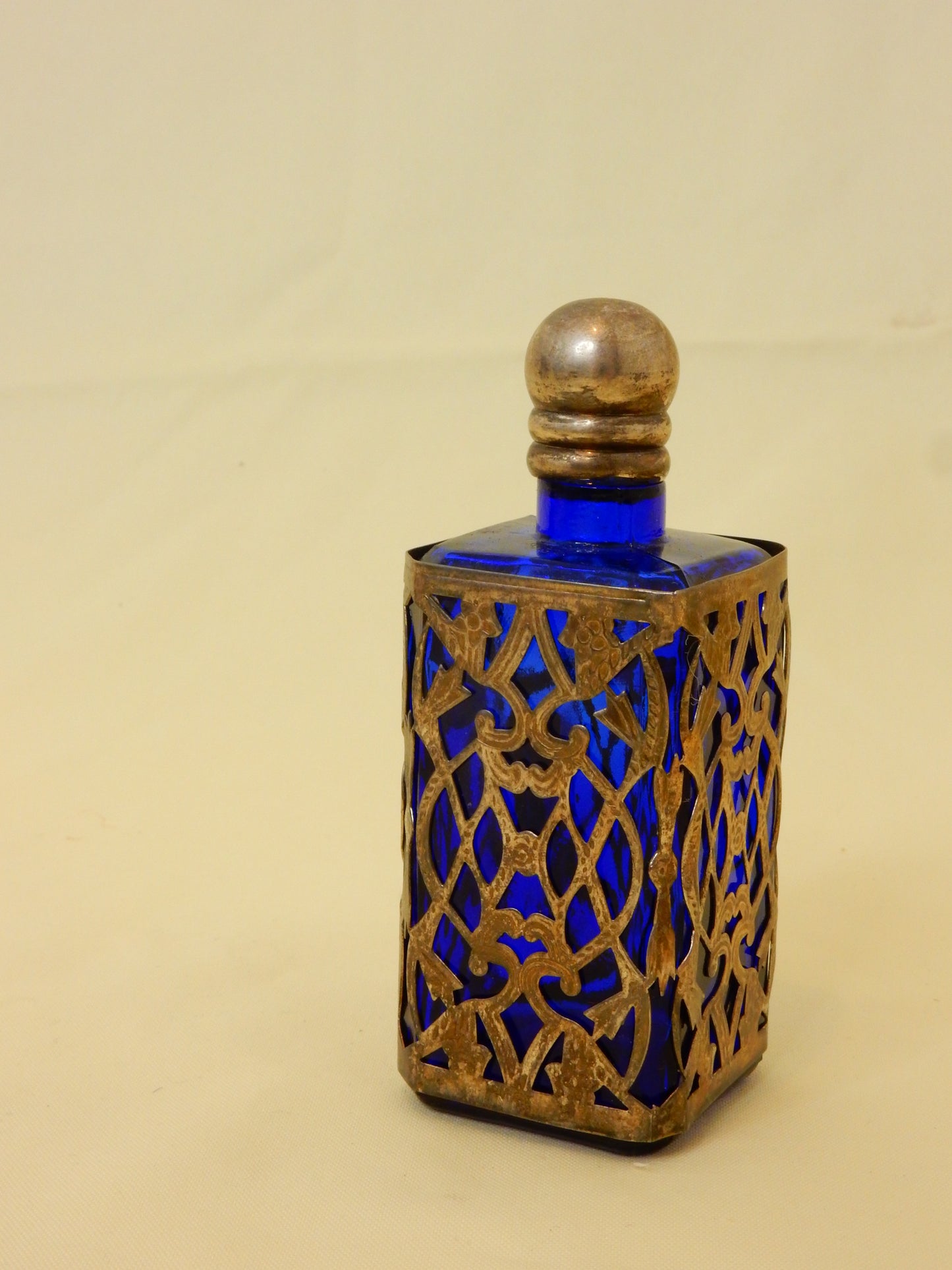 Alter Flakon, dunkelblaues Glas