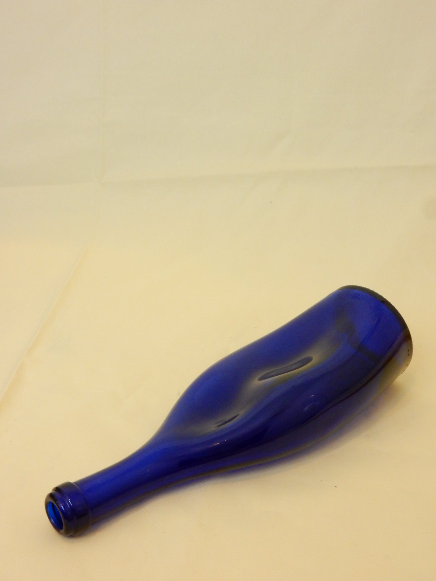 Glasvase dunkelblau "Flasche"