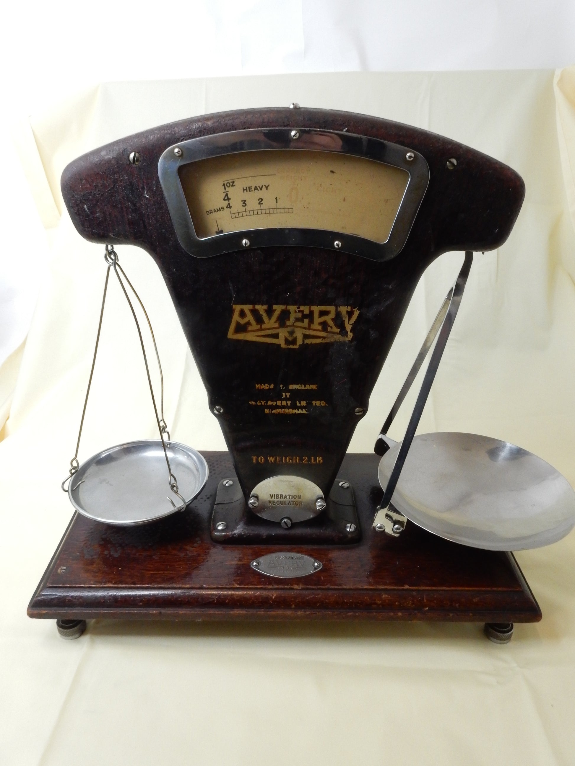 Antike Waage von AVERY - Artikelbild von Fummel & Gedöns Secondhand-Store