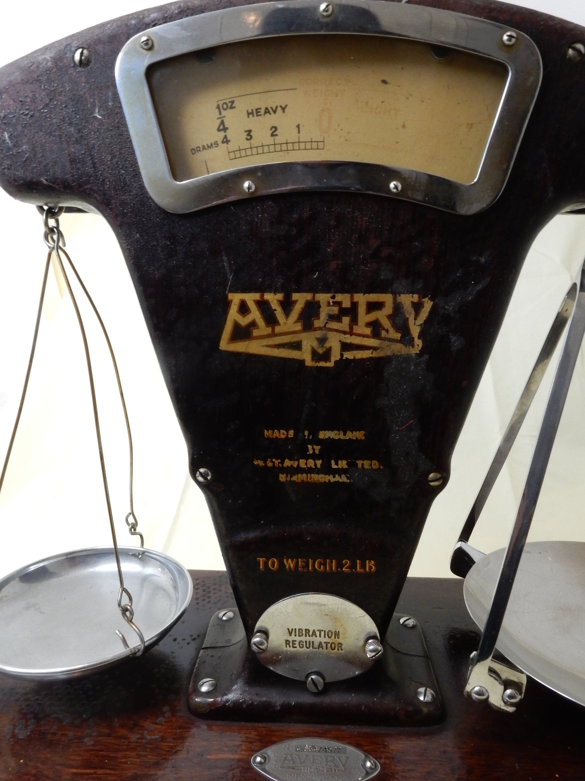 Antike Waage von AVERY - Artikelbild von Fummel & Gedöns Secondhand-Store