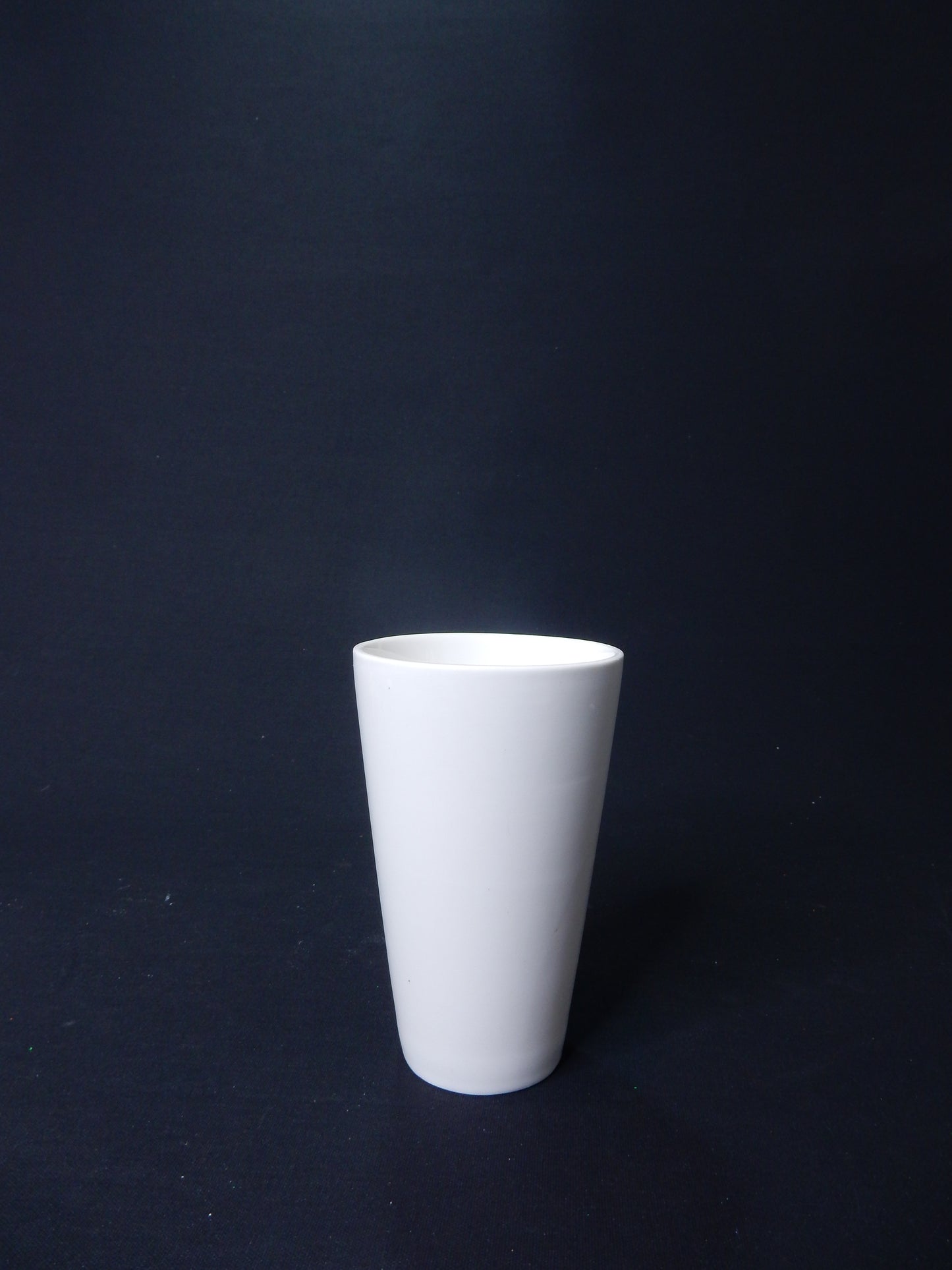 Vase weiß Becherform