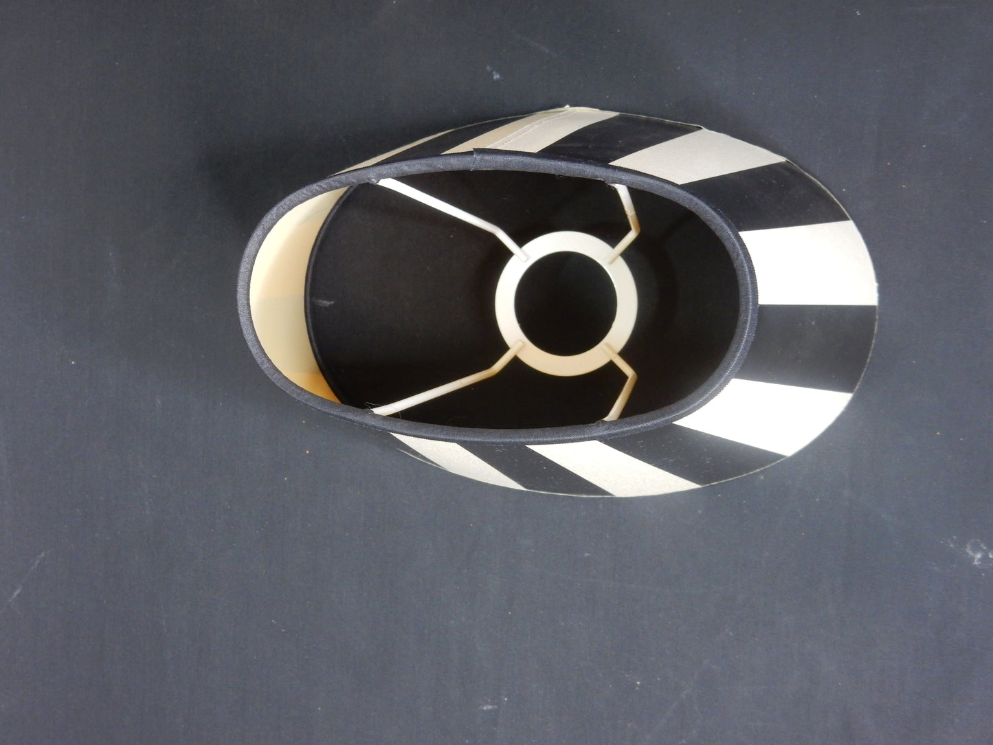 Lampenschirm oval für Tischlampe - E27 - gestreift - schwarz/weiß
