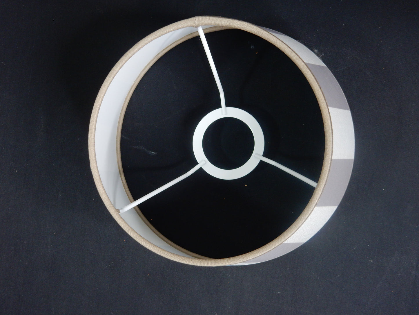 Lampenschirm rund klein für Tischlampe - E27 - gestreift - grau/weiß