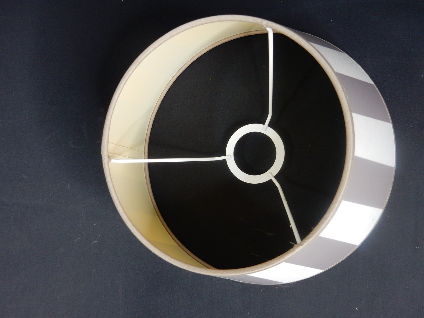 Lampenschirm rund klein für Tischlampe - E27 - gestreift - braun/weiß