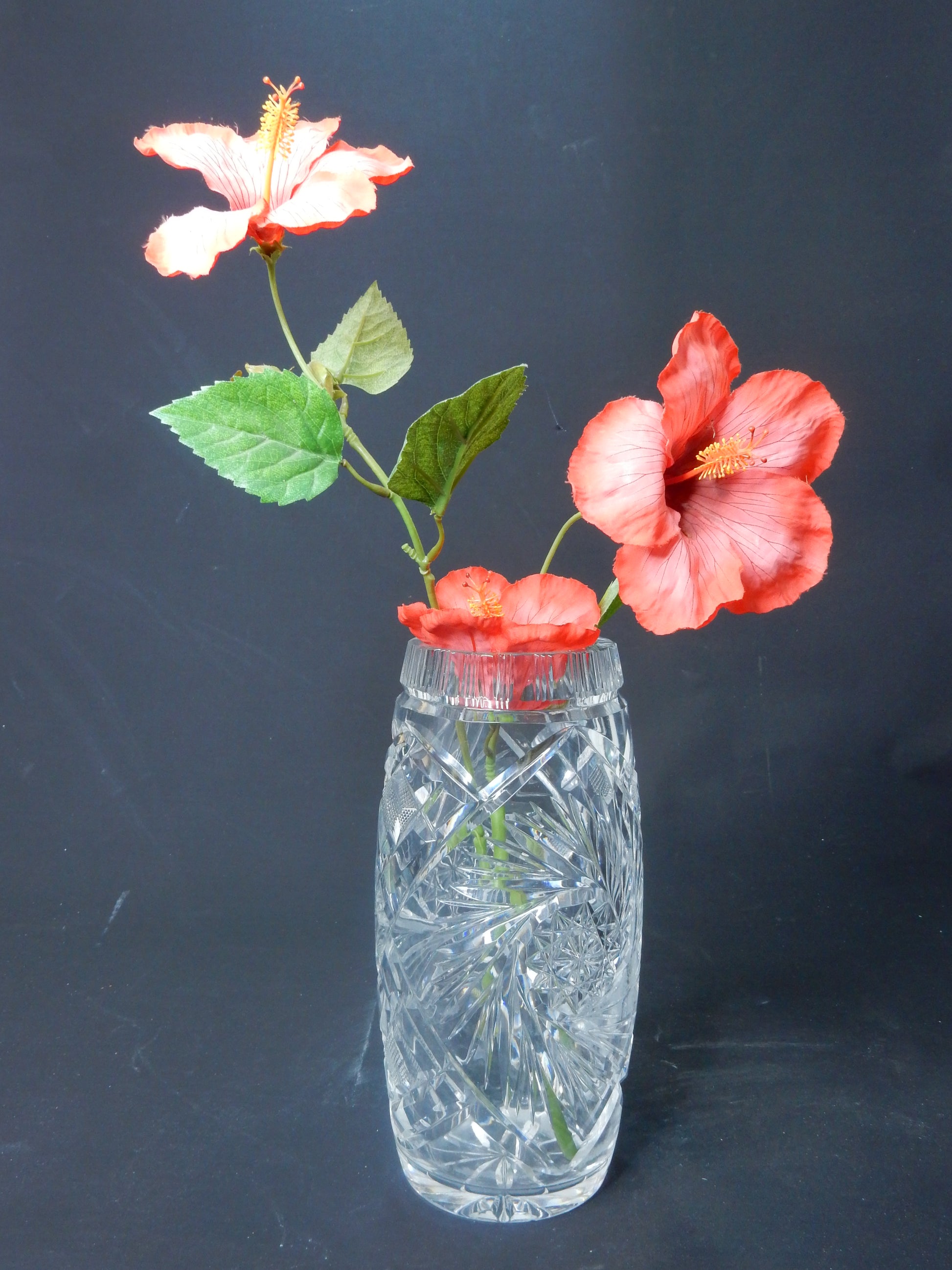 Elegante Bleikristallvase – Handgeschliffen, klassisches Schliffdesign - Artikelbild von Fummel & Gedöns Secondhand-Store