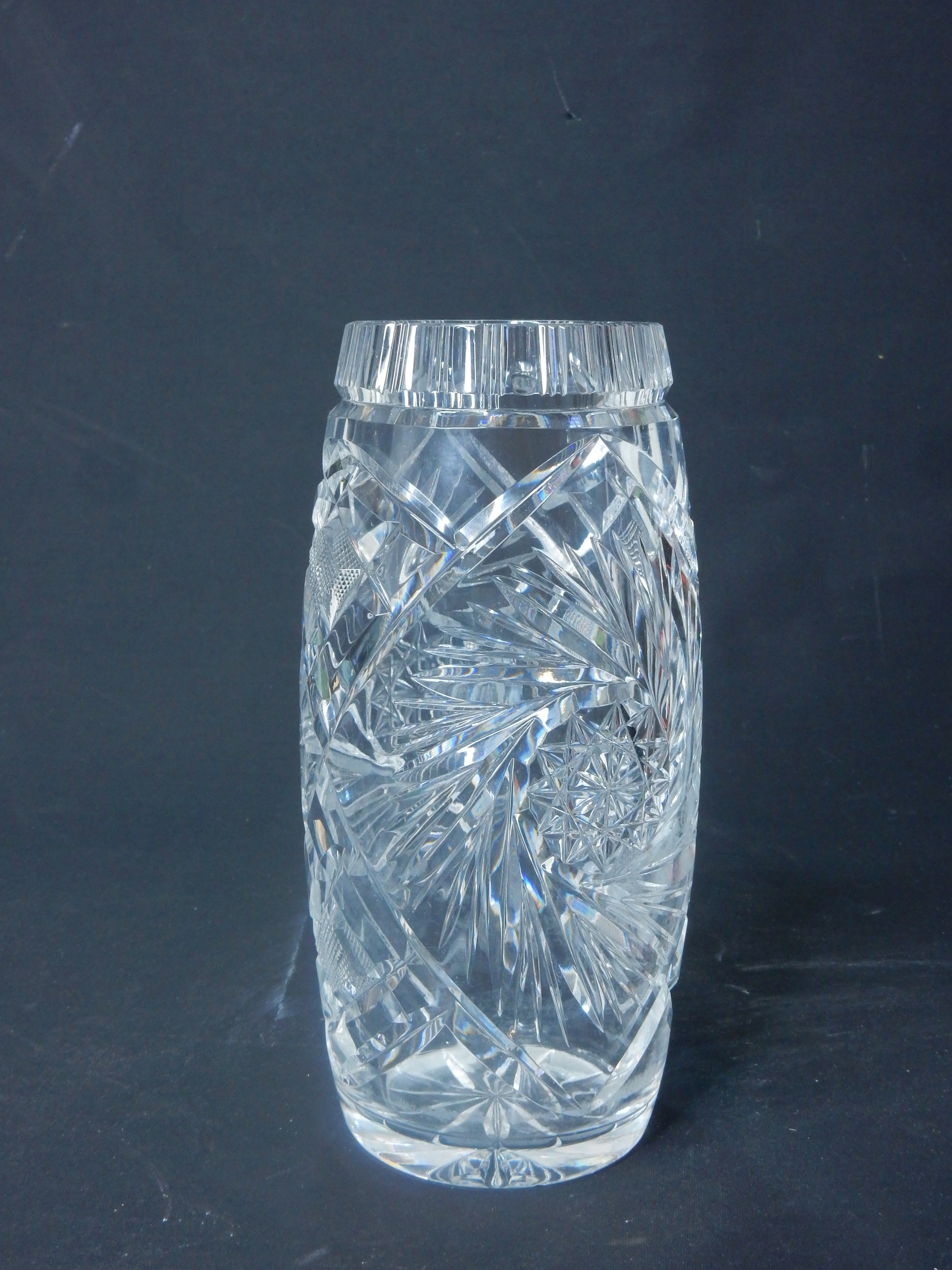 Elegante Bleikristallvase – Handgeschliffen, klassisches Schliffdesign - Artikelbild von Fummel & Gedöns Secondhand-Store