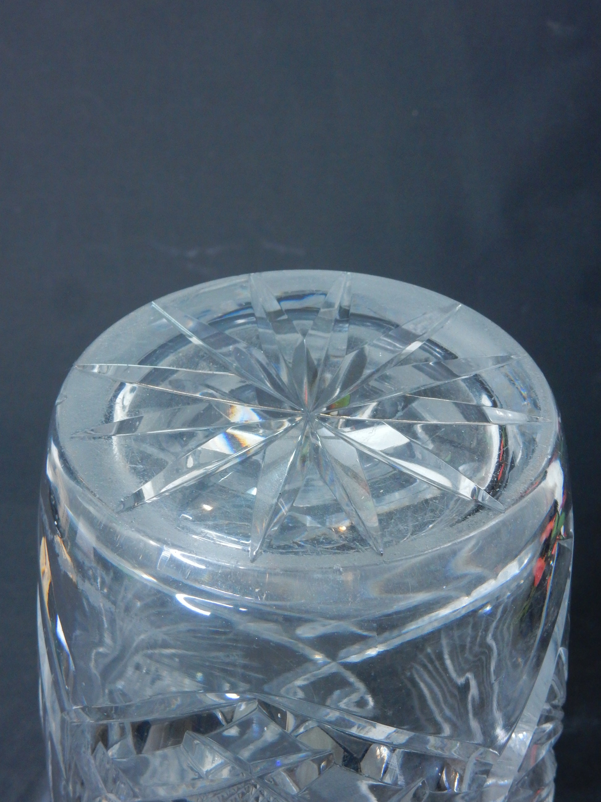 Elegante Bleikristallvase – Handgeschliffen, klassisches Schliffdesign - Artikelbild von Fummel & Gedöns Secondhand-Store