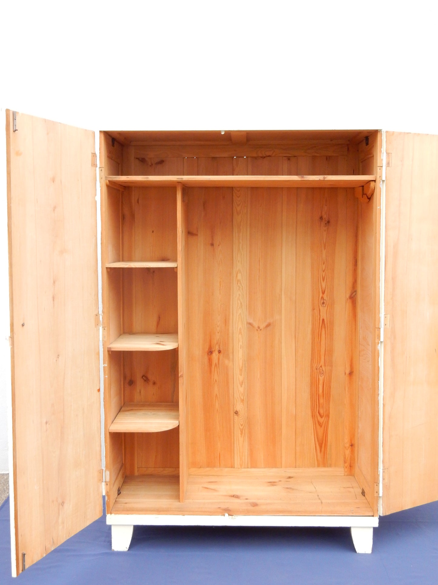 Retro Holzschrank - Landhausstil - weiß
