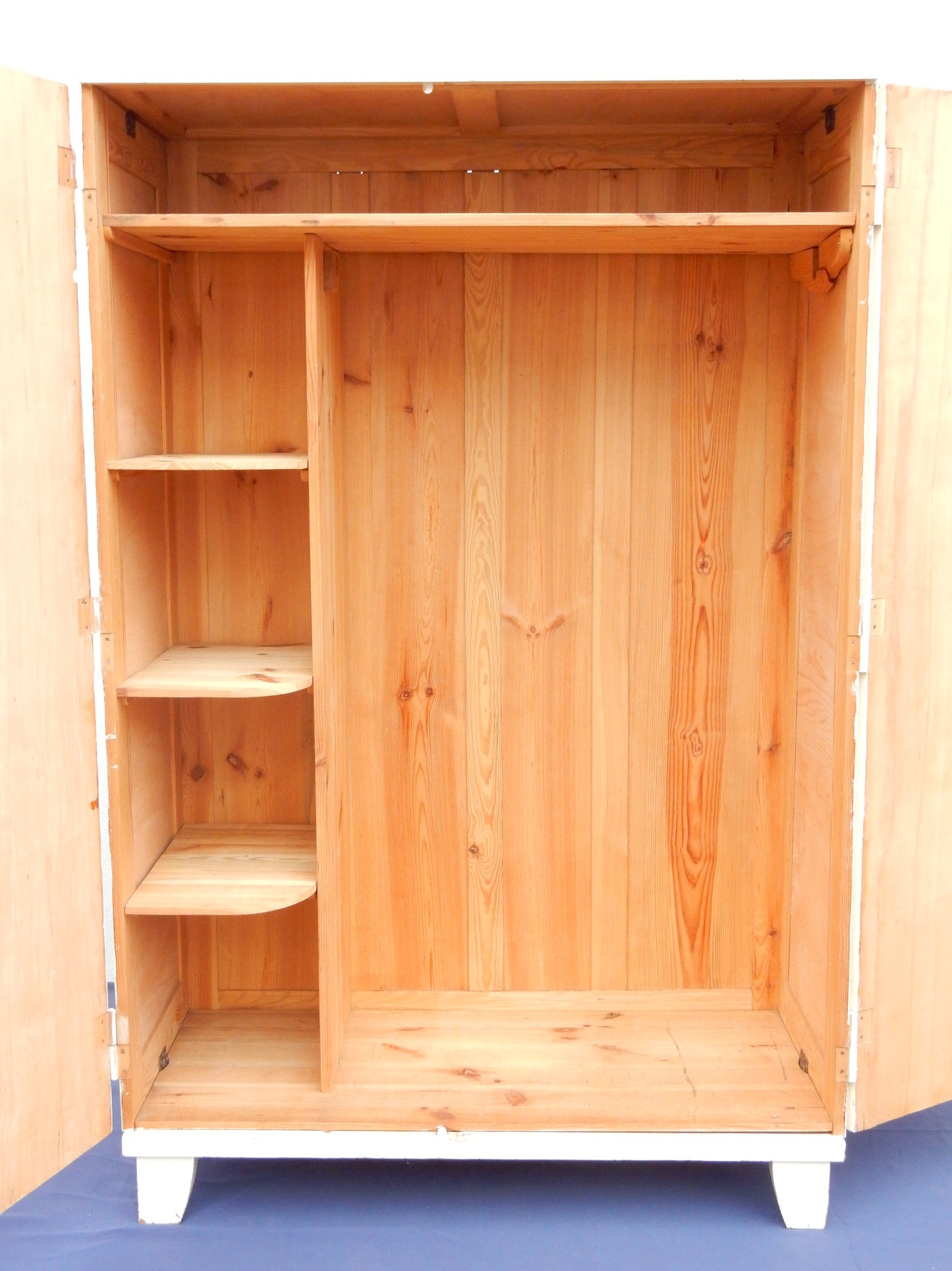 Retro Holzschrank - Landhausstil - weiß