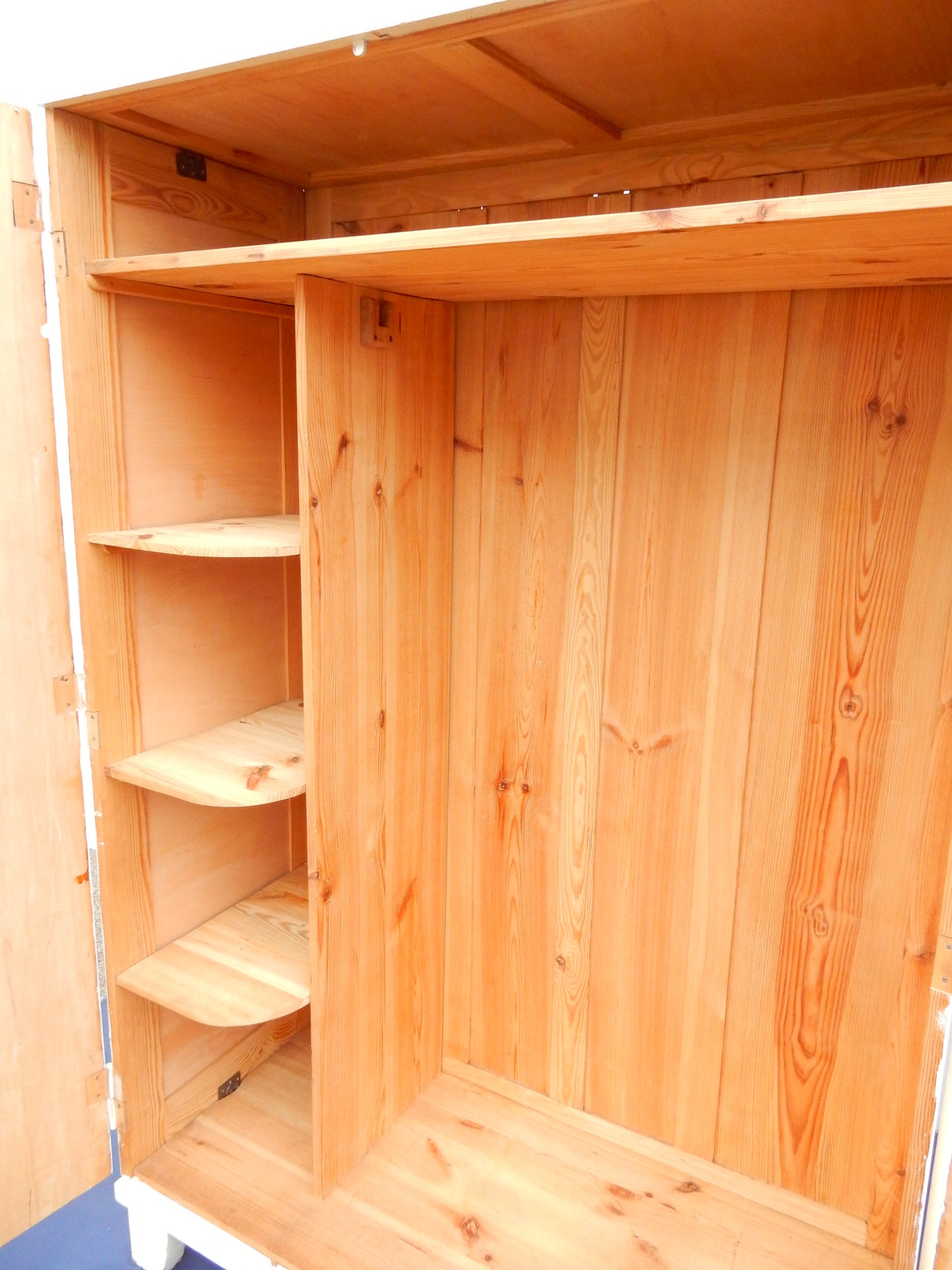 Retro Holzschrank - Landhausstil - weiß