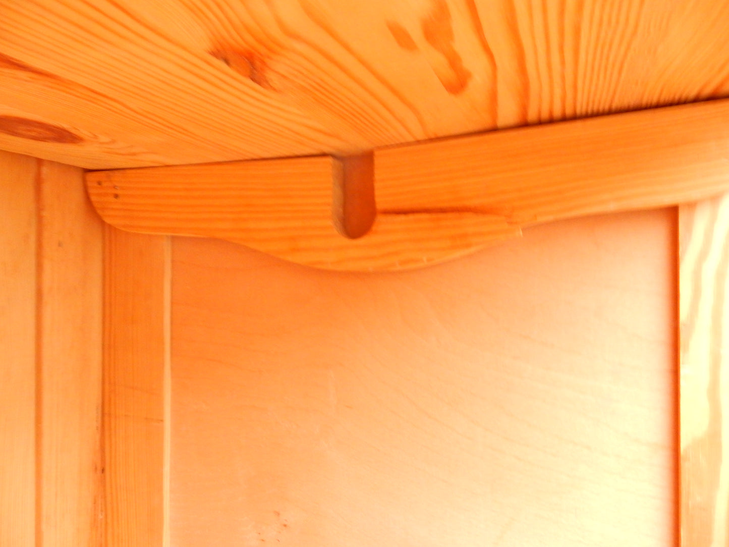 Retro Holzschrank - Landhausstil - weiß