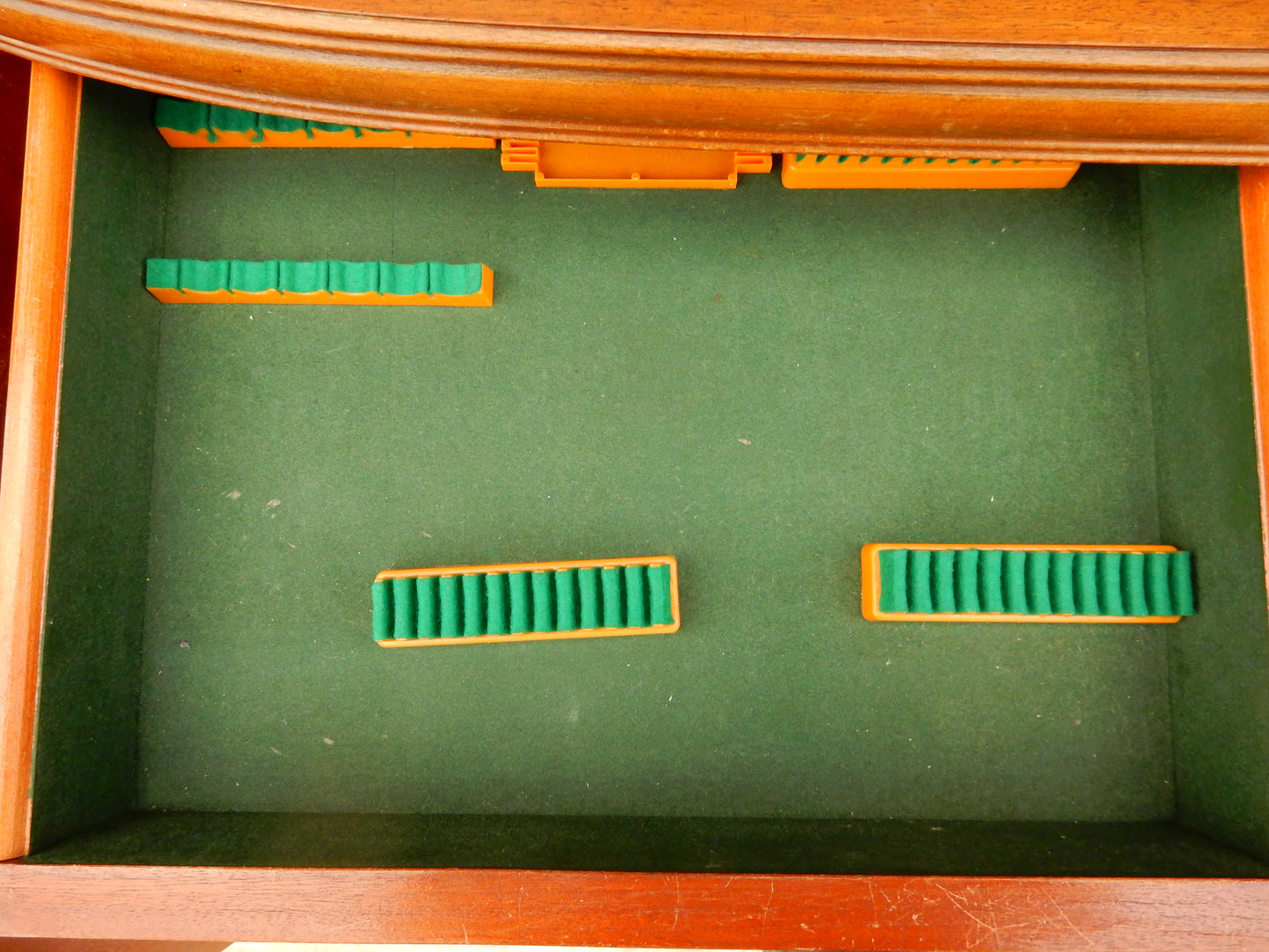 Art-Deco / Mid-Century Anrichte mit Vitrinenaufsatz