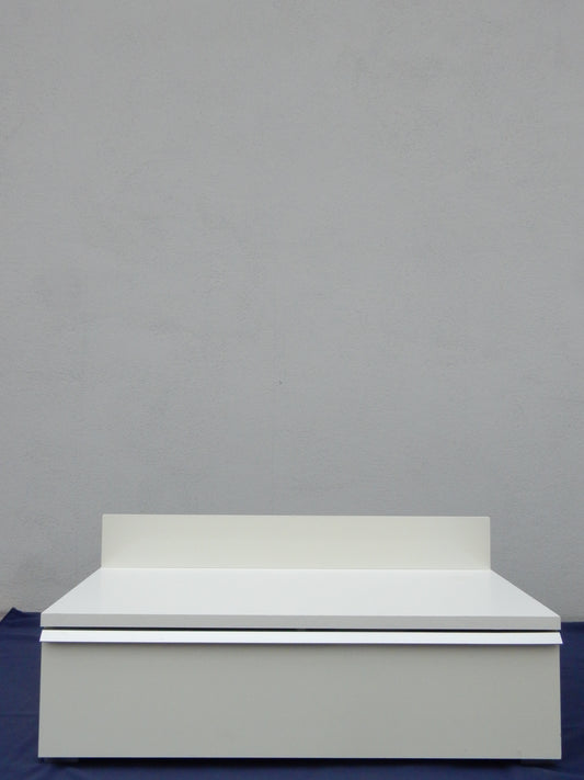 Moderner Hängeschrank mit Klapptür – Weiß