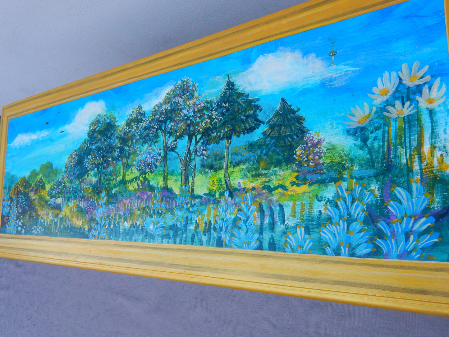 Handbemalte Holztruhe mit Landschaftsmotiv
