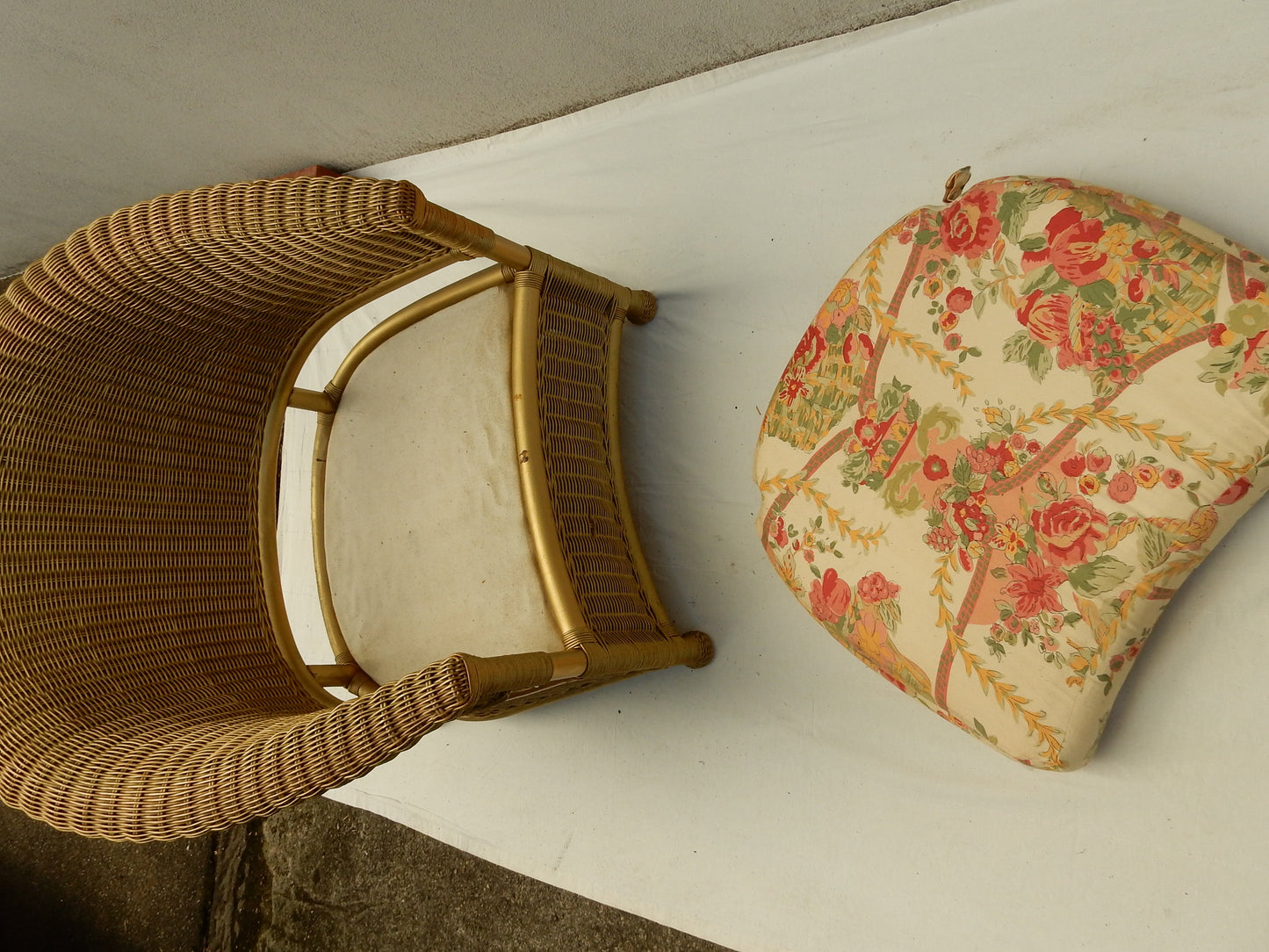 Vintage Rattansessel ohne Sitzkissen