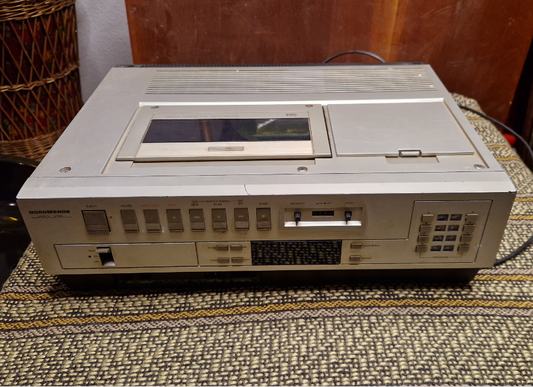 Nordmende V100 Retro VHS Videorekorder - für Bastler