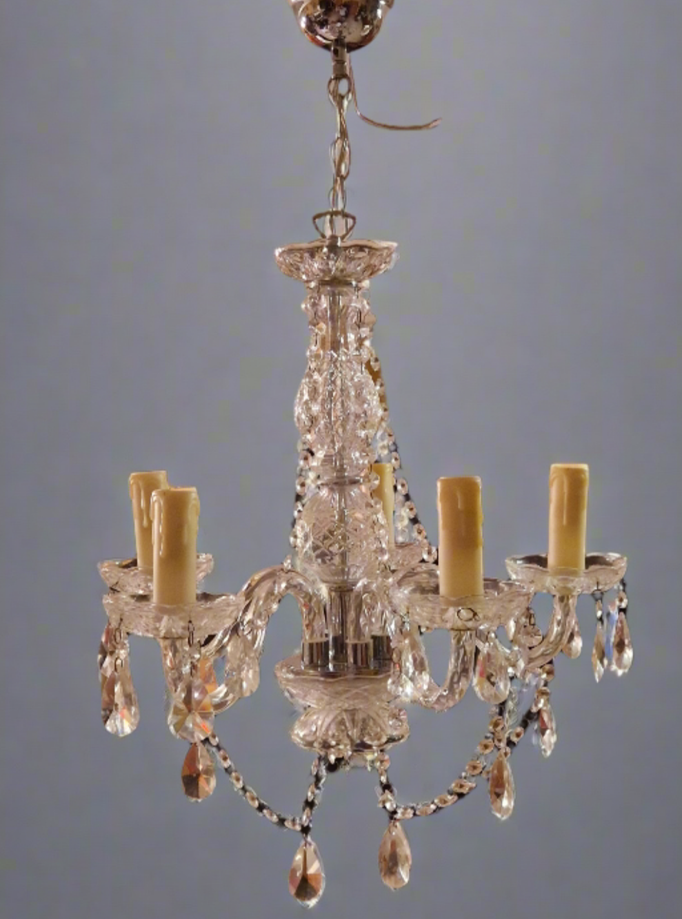 Kronleuchter aus geschliffenem Glas - Artikelbild von Fummel & Gedöns Secondhand-Store