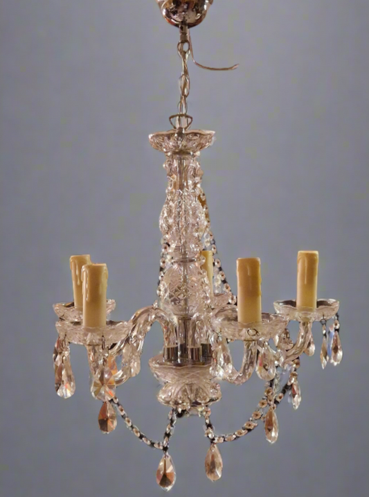 Kronleuchter aus geschliffenem Glas