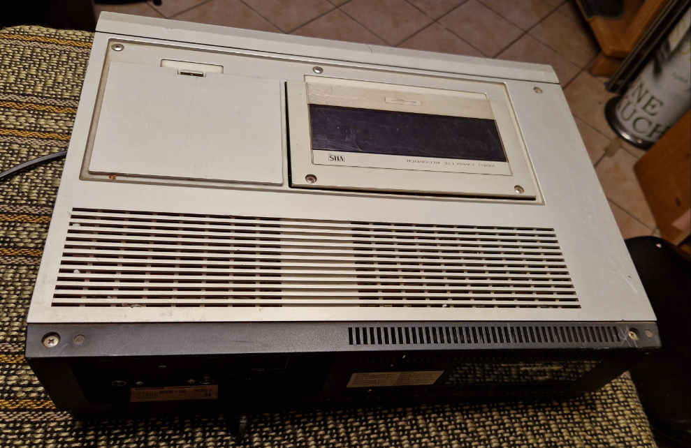 Nordmende V100 Retro VHS Videorekorder - für Bastler
