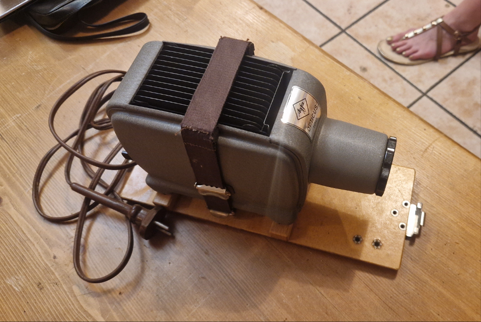 Agfa Opticus 100 Dia-Projektor - Artikelbild von Fummel & Gedöns Secondhand-Store