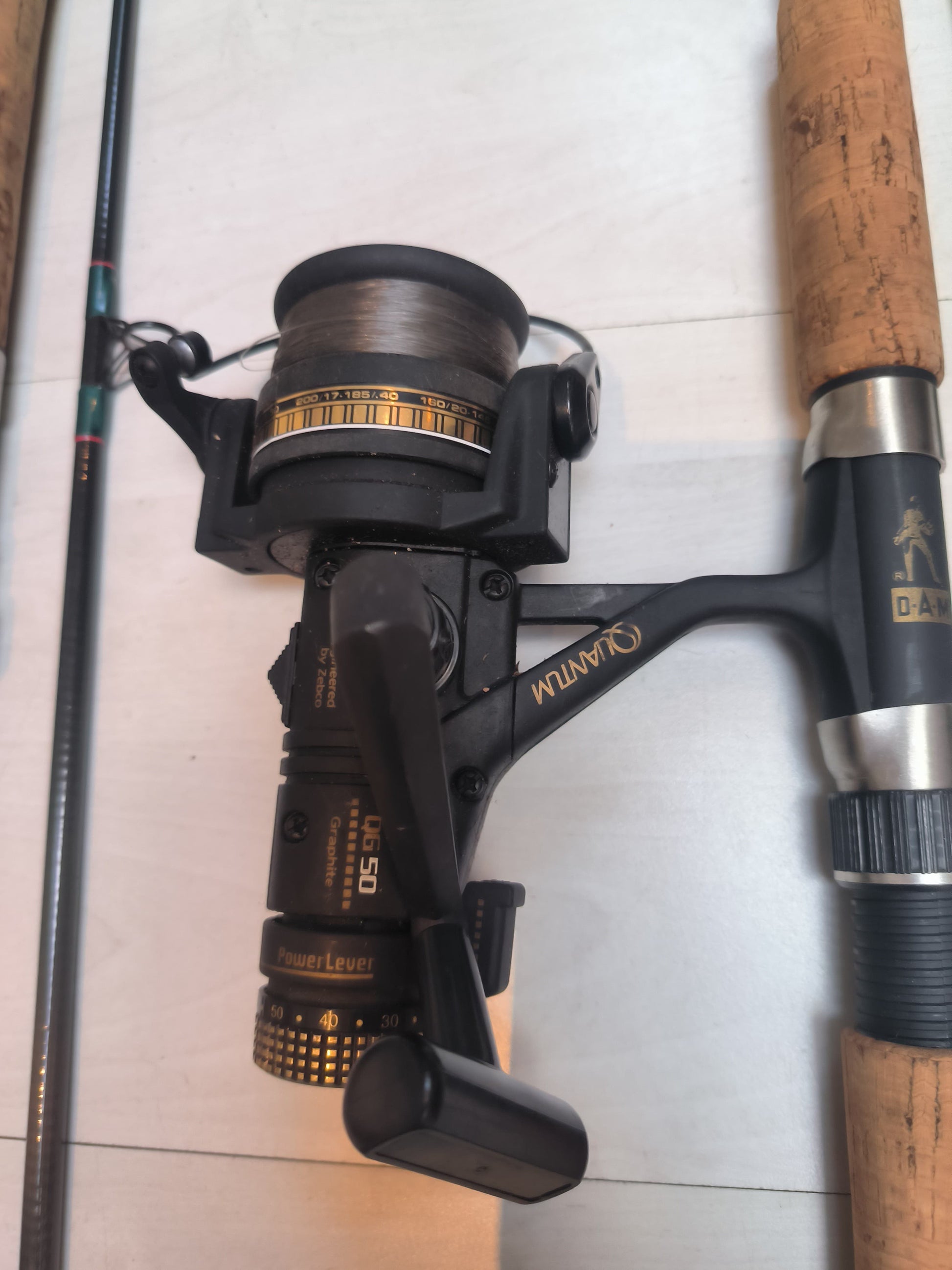 Quantum QG50 Graphite Angelrolle - Artikelbild von Fummel & Gedöns Secondhand-Store