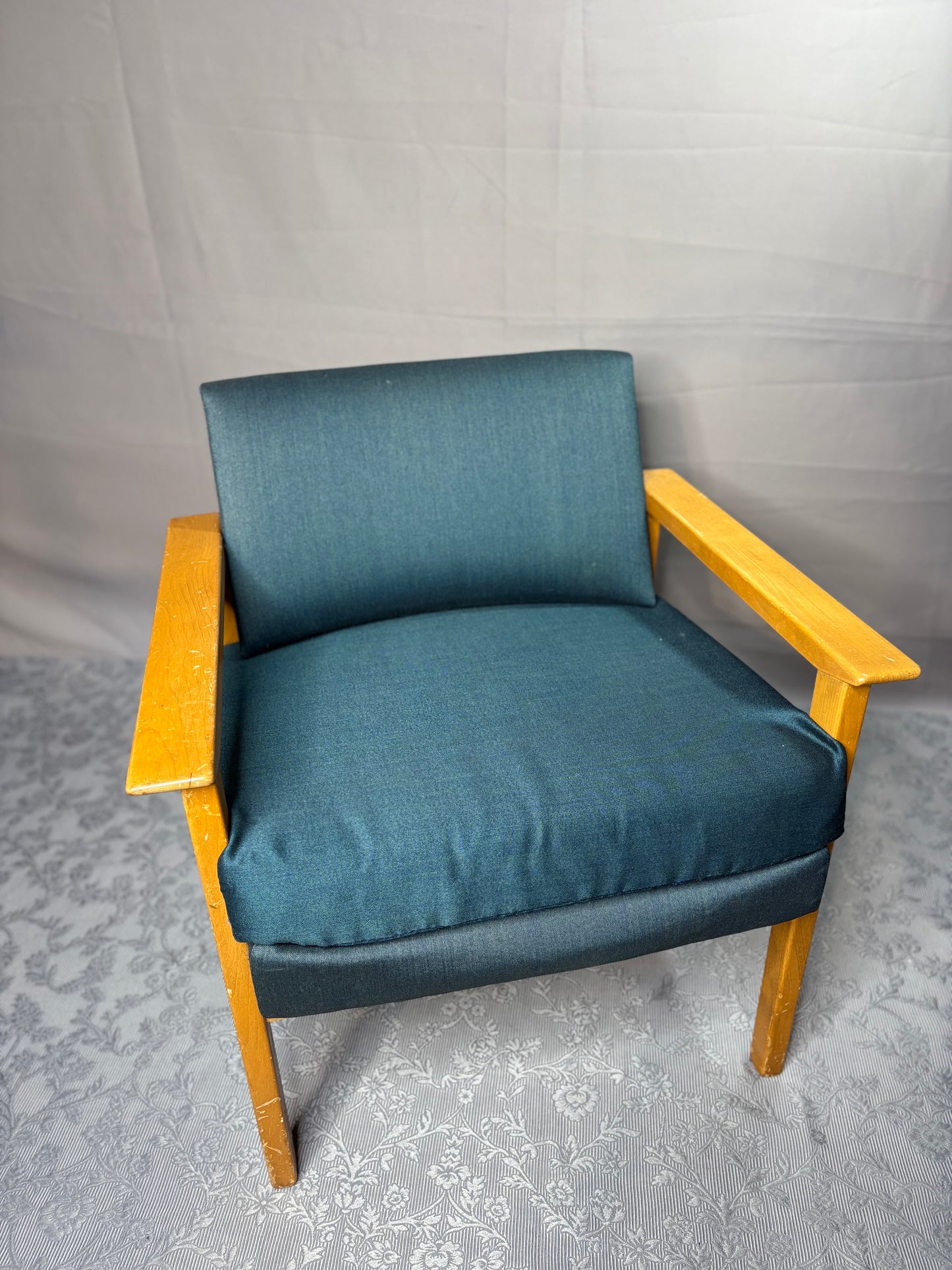 Mid-Century Sessel mit Holzarmlehnen
