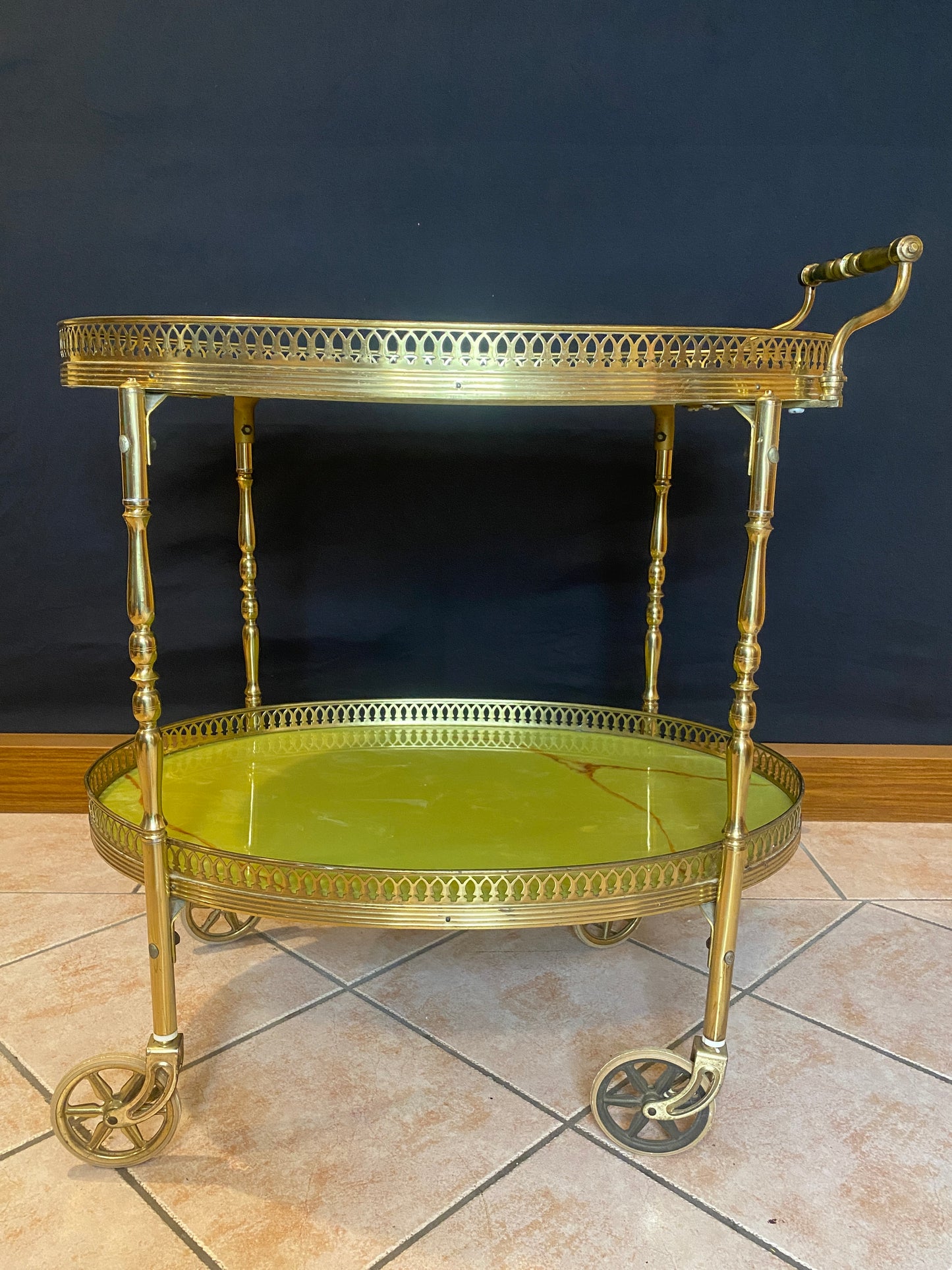 Italienischer Couchtisch / Barwagen 60er Jahre