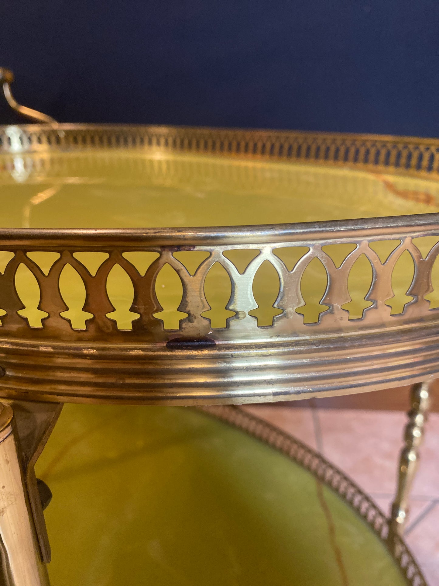Italienischer Couchtisch / Barwagen 60er Jahre