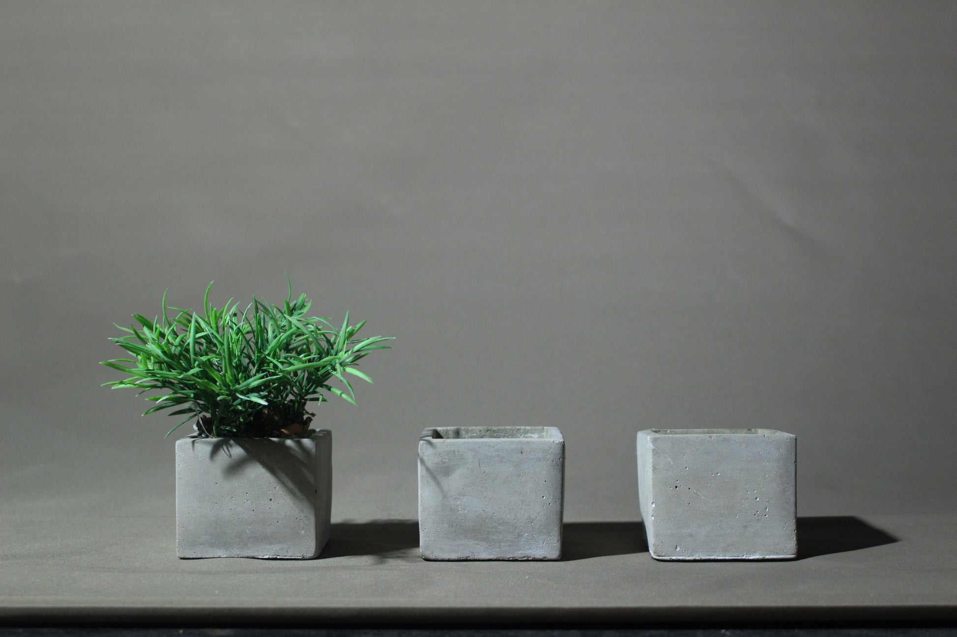 Blumentopf Beton eckig 8,5 cm - Artikelbild von Fummel & Gedöns Secondhand-Store