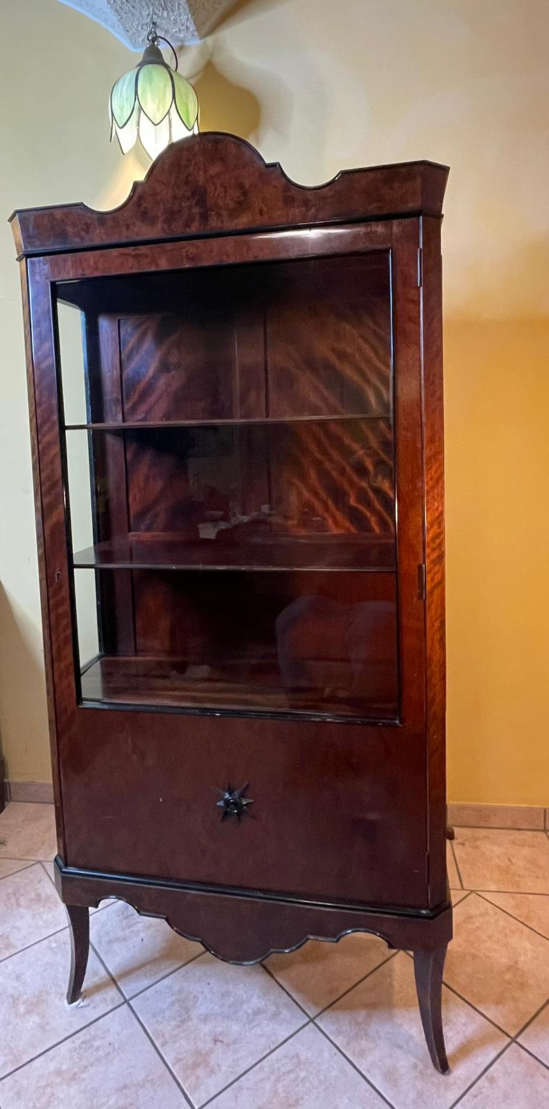 Antike Nussholz-Vitrine - 19. Jhdt.