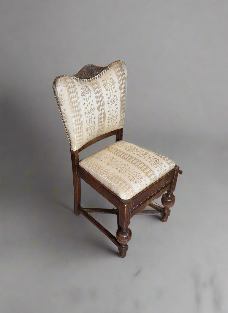 Barock Polster-Stuhl weißgrau / beige