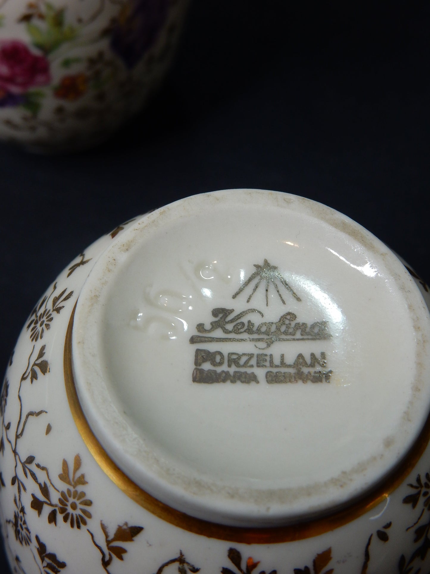 Kerafina Porzellan Vasen (2er-Set) – handbemalt mit Gold – 50er Jahre