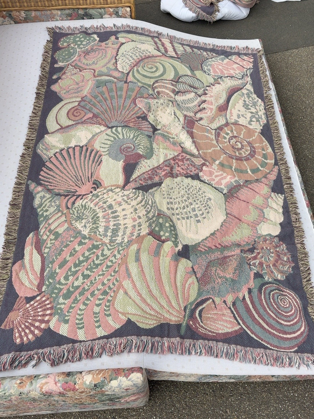 Jacquard-Webdecke mit Muschelmotiv und Fransen, 170 × 120 cm