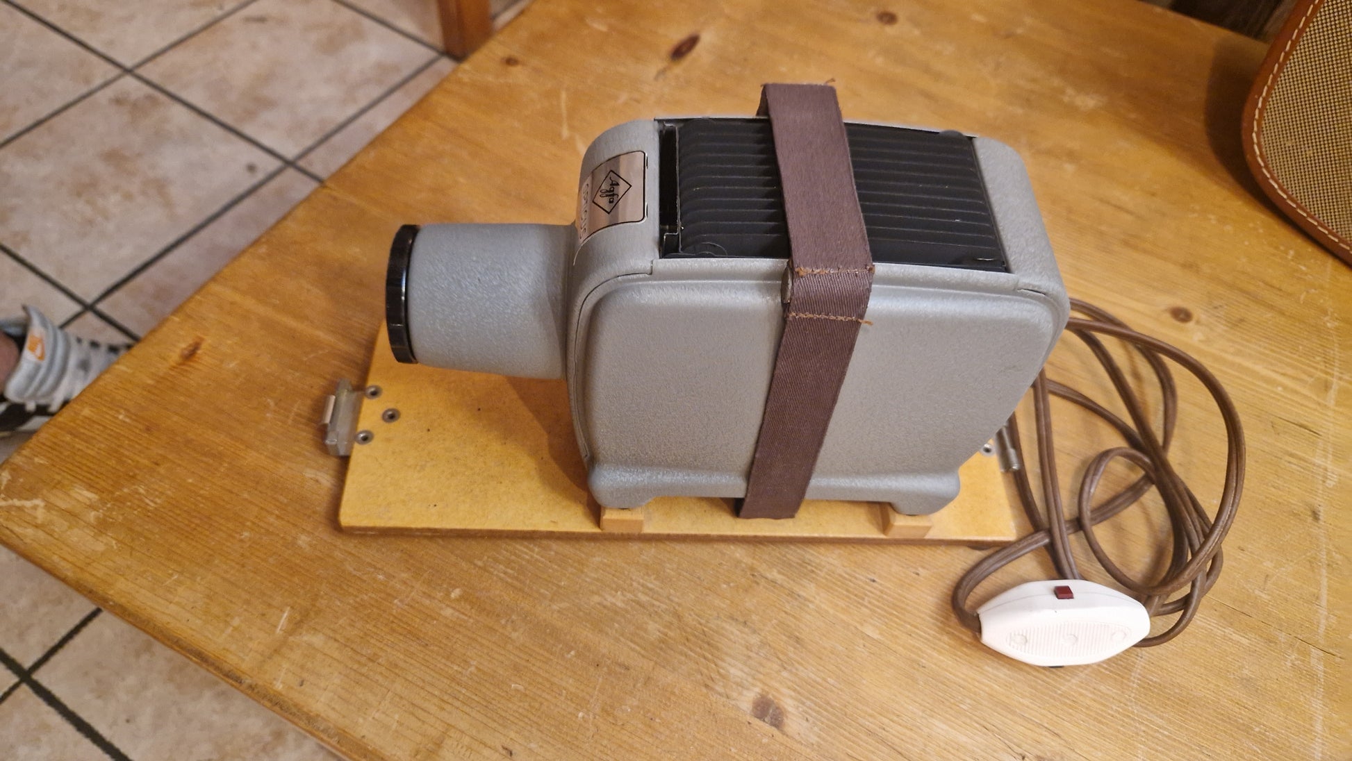 Agfa Opticus 100 Dia-Projektor - Artikelbild von Fummel & Gedöns Secondhand-Store