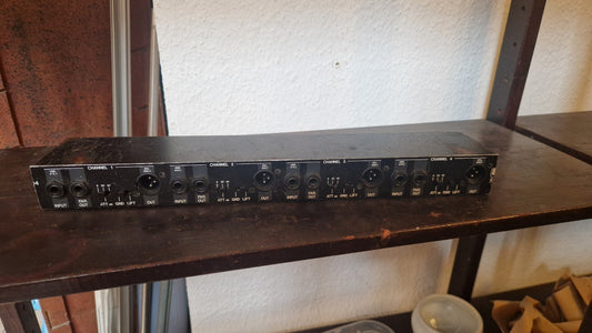 DI-Box / Line Isolation Box (4-Kanal, No-Name)