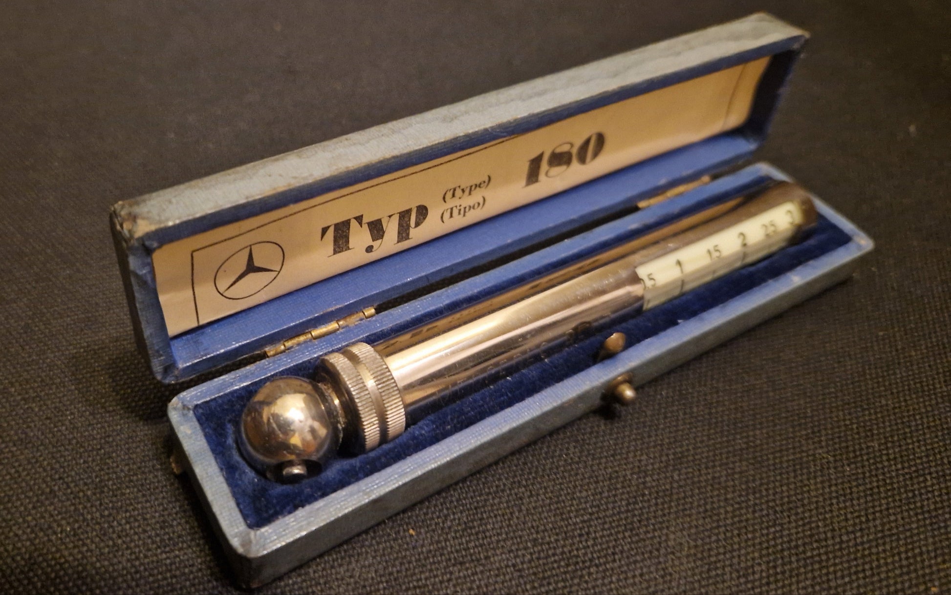 Original Mercedes-Benz Luftdruckprüfer Typ 180 von Messko Hauser – mit Box &amp; Zertifikat - Artikelbild von Fummel & Gedöns Secondhand-Store