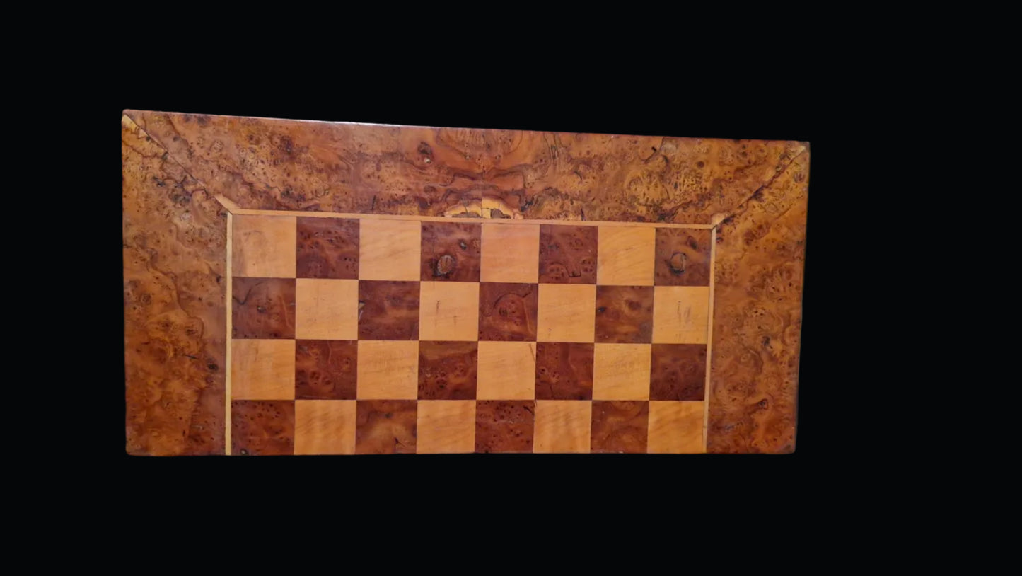 Vintage Schachspiel - Nussbaum-Klappschatulle