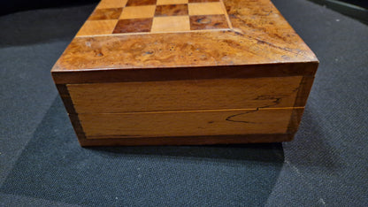 Vintage Schachspiel - Nussbaum-Klappschatulle