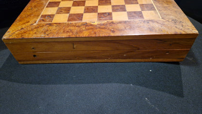 Vintage Schachspiel - Nussbaum-Klappschatulle
