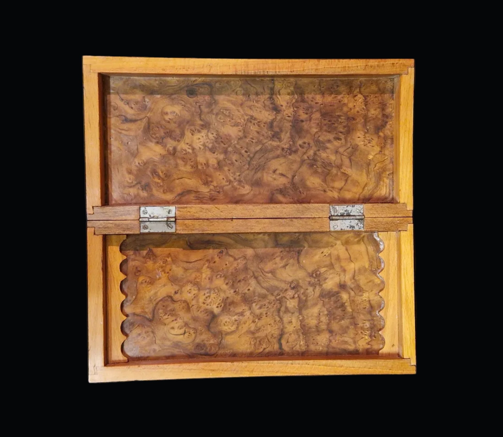 Vintage Schachspiel - Nussbaum-Klappschatulle - Artikelbild von Fummel & Gedöns Secondhand-Store