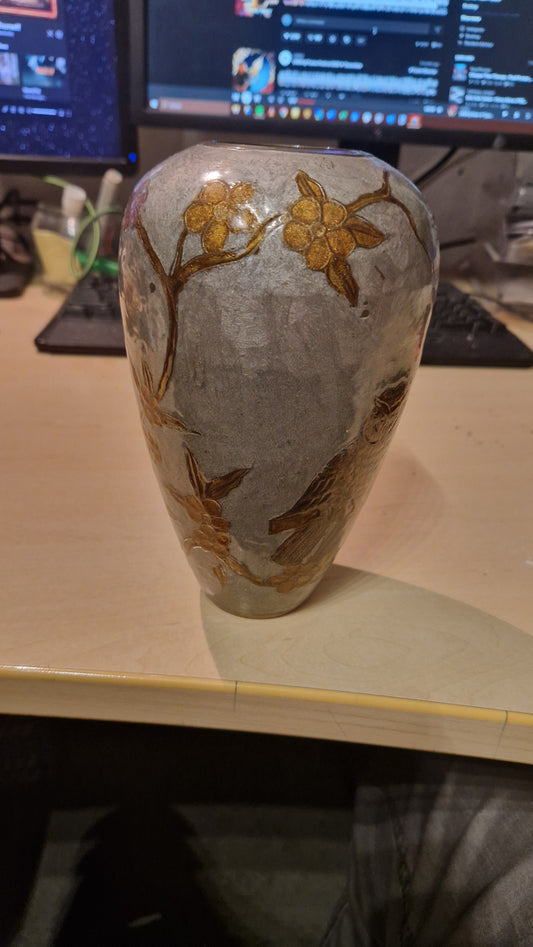 Vintage Emaille-Messingvase mit Vogel- und Blütendekor