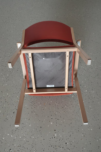 Brunner Sonato 8522 Stapelstuhl mit Armlehnen – Ahorn - Sonderanfertigung