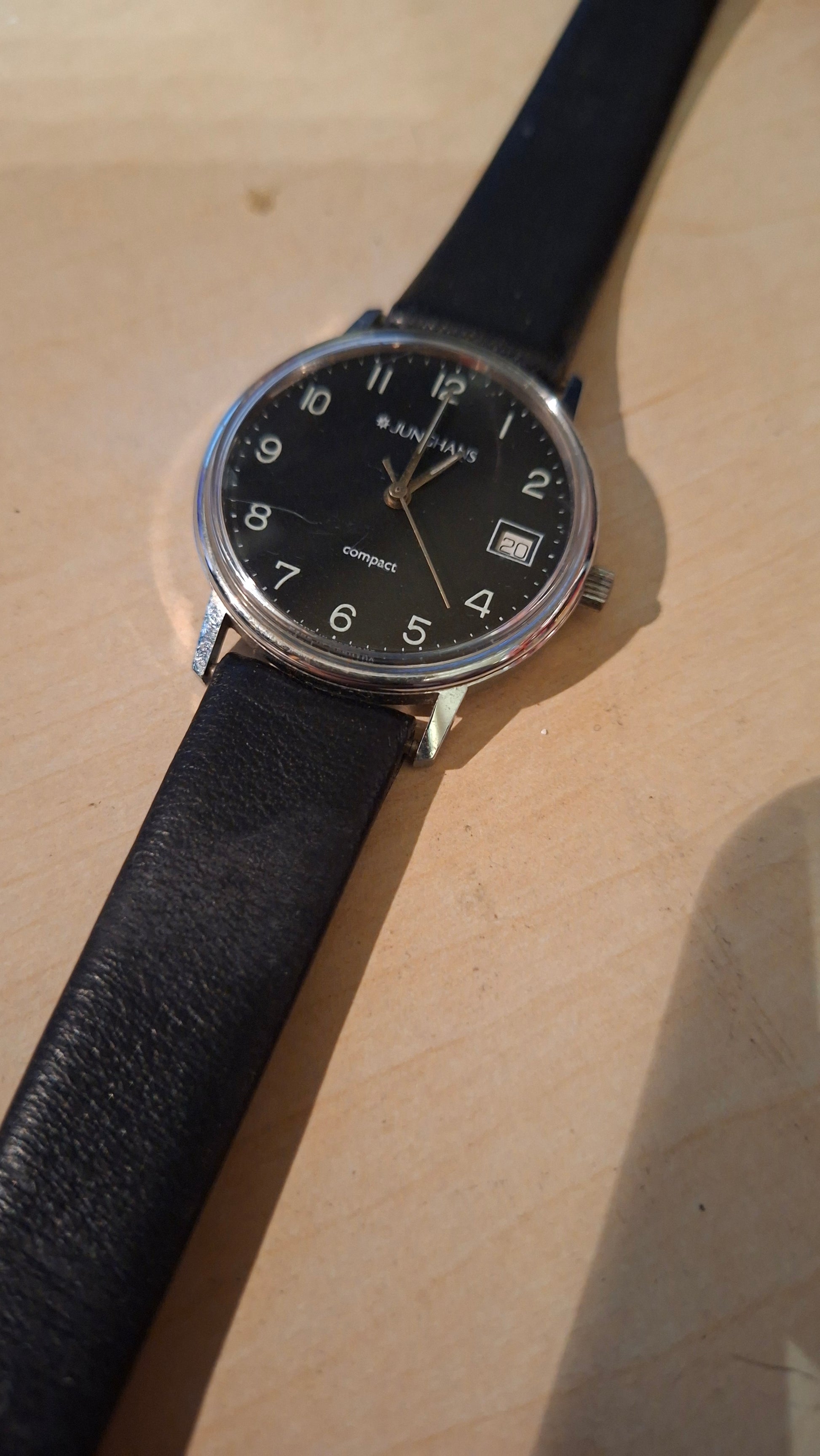 Junghans Compact Vintage Quarz-Armbanduhr - Artikelbild von Fummel & Gedöns Secondhand-Store